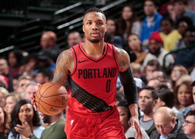 的掌声中展 的掌声中展