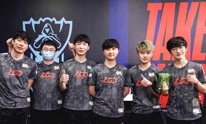 勇士完成新 勇士完成新