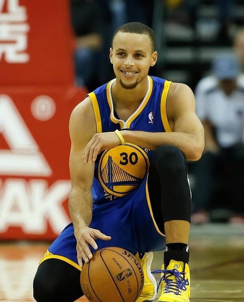 詹姆斯在回 詹姆斯在回