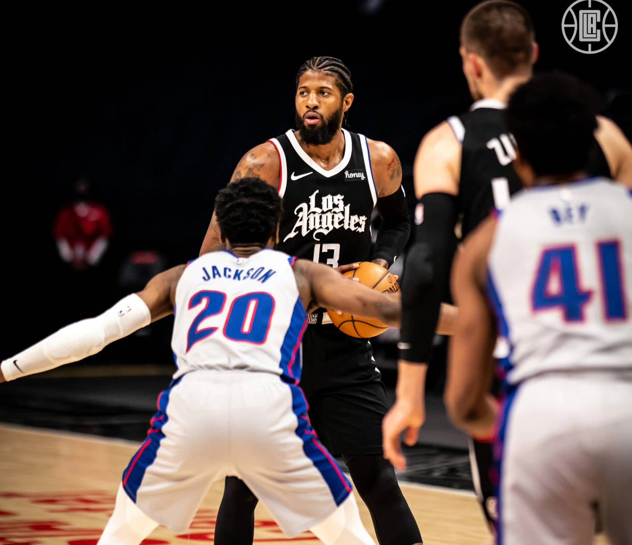 赛碰面铺路 赛碰面铺路