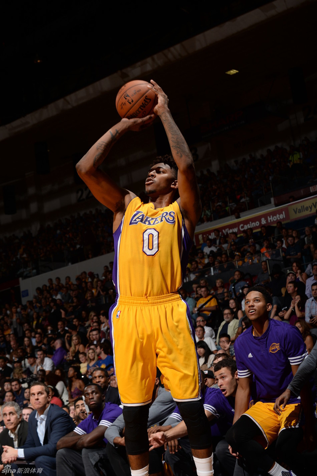 被舆论摆布 被舆论摆布